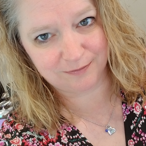 Meet your Posher, Beth - Picture 8 of 8